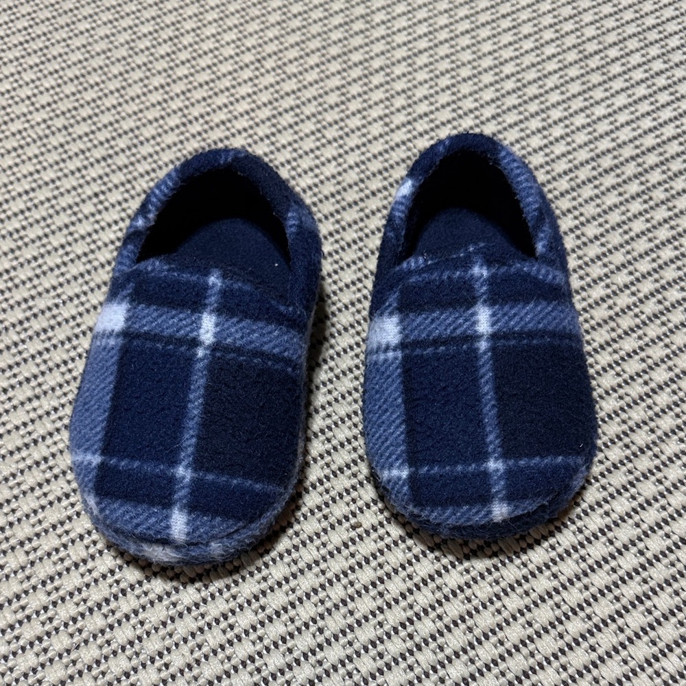 Baby size 5/6 Wonder Nation Navy Plaid Slippers